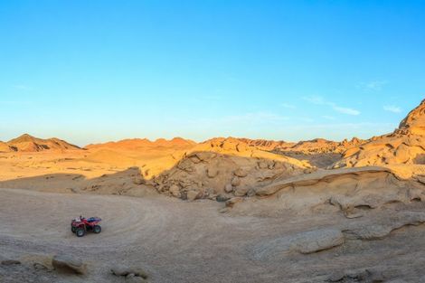 Quad dans le désert