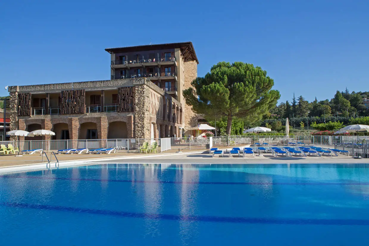 Village Vacances Le Castel Luberon apt France Provence-Cote d Azur
